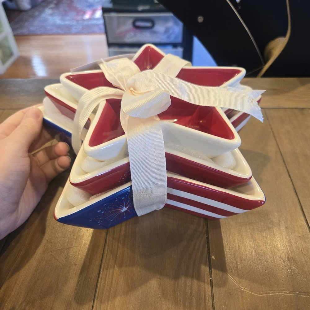 Red, White, and Blue Star-Shaped Patriotic Ceramics Holiday Bowls - New - Picture 4 of 5